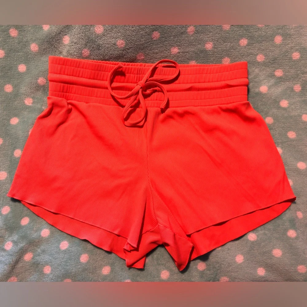 Salty Crew Athletic Shorts Red and Orange Performance - Picture 2 of 4